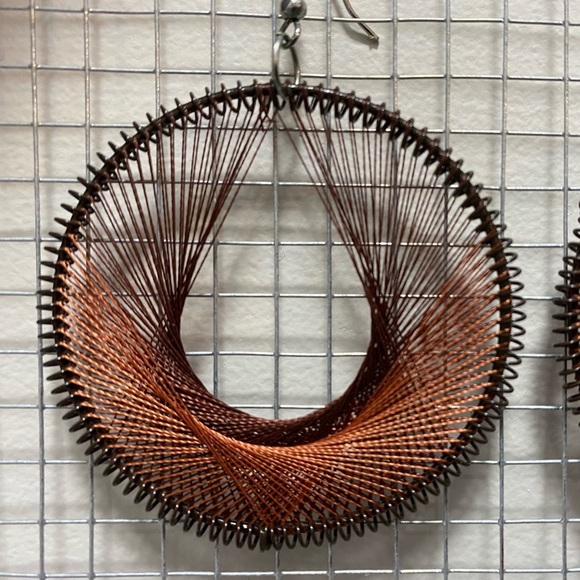 Metal and string brown earrings - Picture 2 of 3